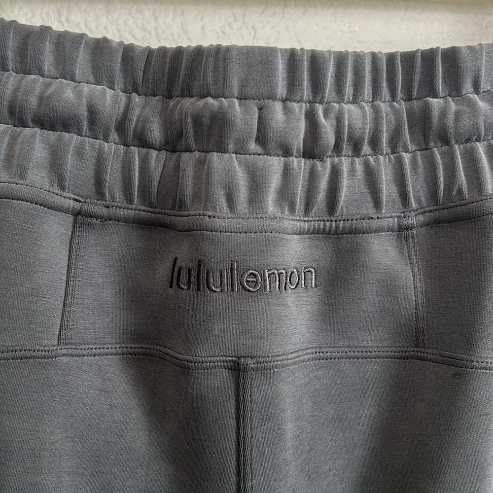 Like new lululemon LAB pants - Picture 4 of 5